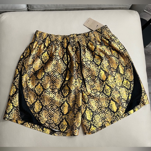 NWT - Nike Women’s Dri-Fit Rebel Fly Basketball Short - Size M - Picture 4 of 12